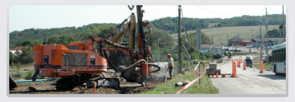 Forage Dynamitage Côte-Sud - Machines creusant la terre
