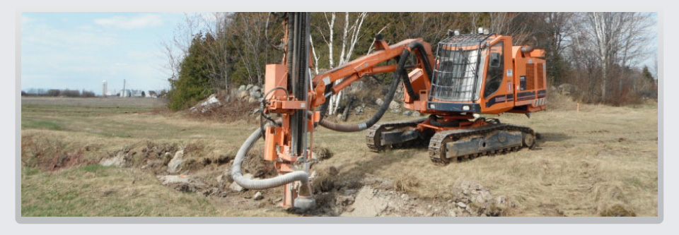 Forage Dynamitage Côte-Sud - Machines de forage creusant